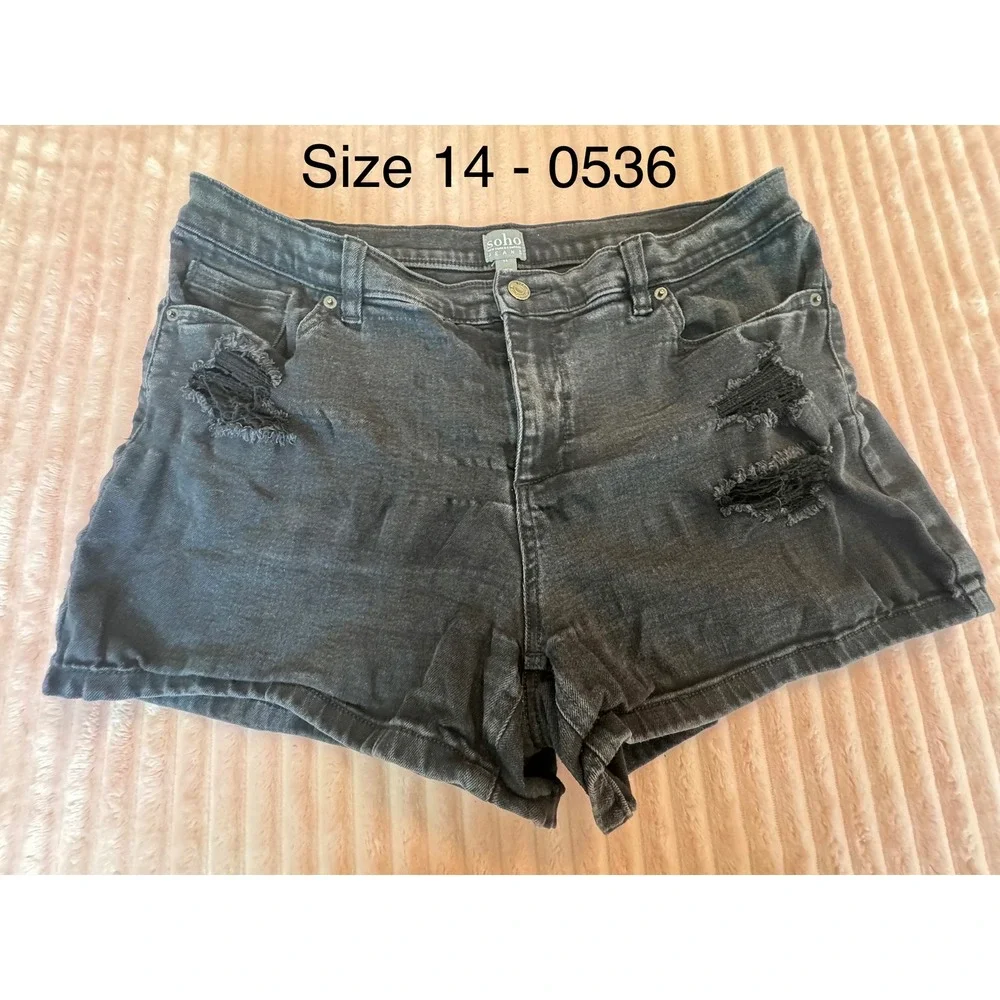New York & Company Soho Jeans Womens 14 Black Distressed Denim Shorts High Rise